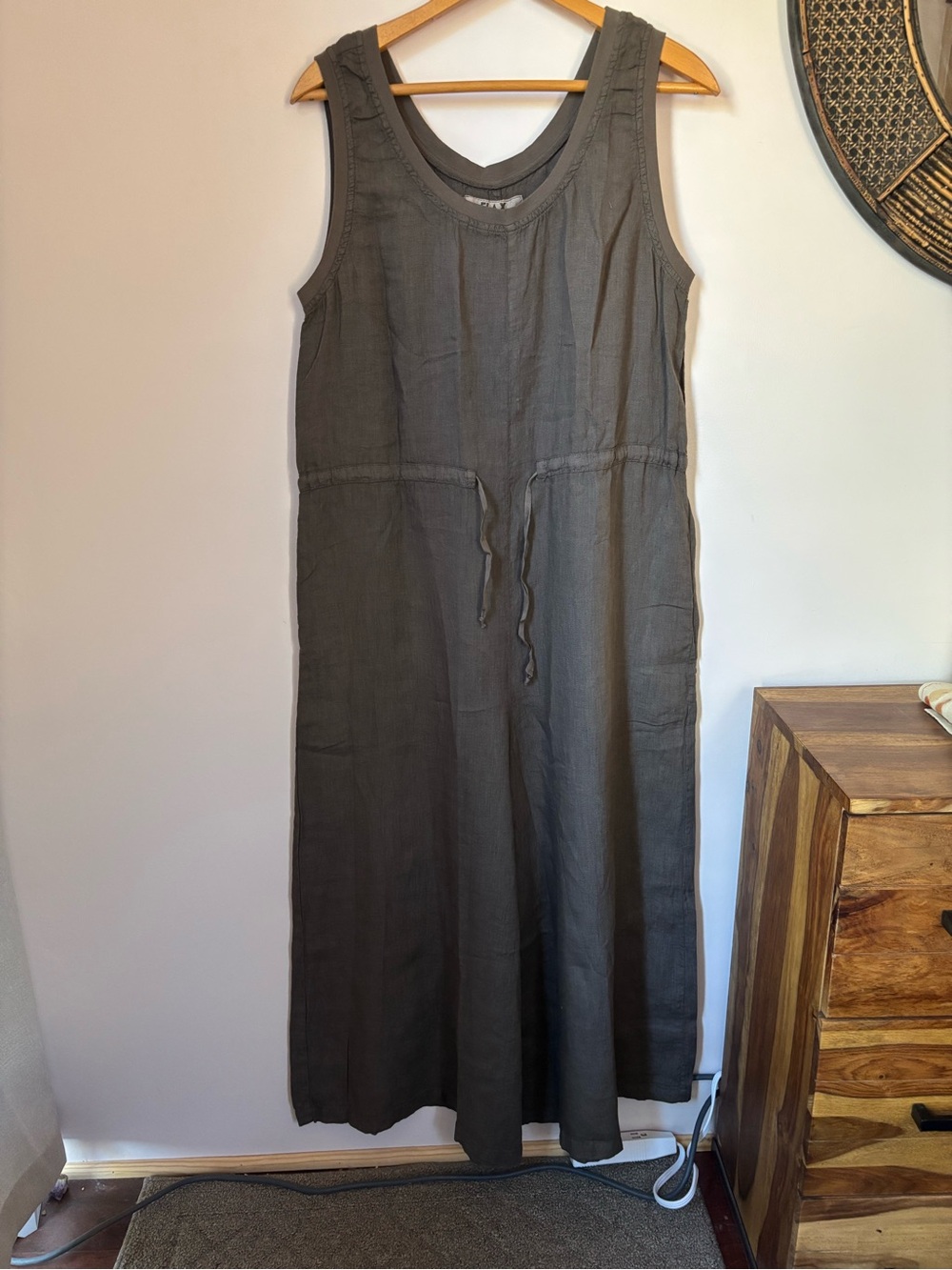 Sleeveless jumper from FLAX size small
In Taupe